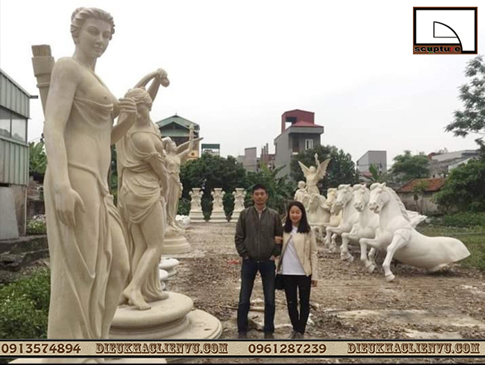 T&aacute;c phẩm tượng c&ocirc; g&aacute;i b&aacute;n ngh&ecirc;̣ thu&acirc;̣t trong c&ocirc;ng tr&igrave;nh do Li&ecirc;n Vũ thi c&ocirc;ng