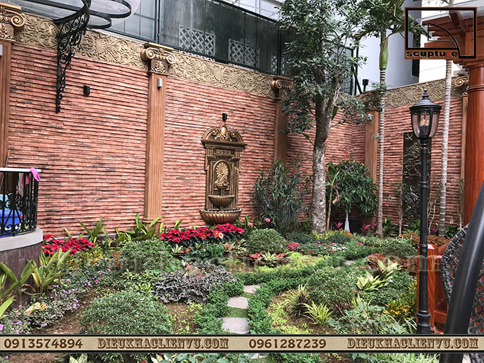 G&oacute;c s&acirc;n vườn đẹp, tốt cho phong thủy với đ&agrave;i nước đi&ecirc;u khắc phong c&aacute;ch ch&acirc;u &Acirc;u