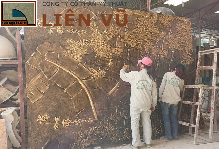 Bức phù điêu hoa lá chuối giả đồng lớn