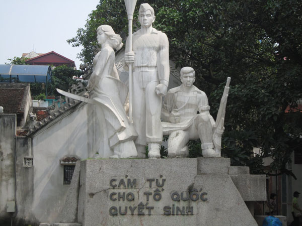 Tượng đài cảm tử cho ttổ quốc