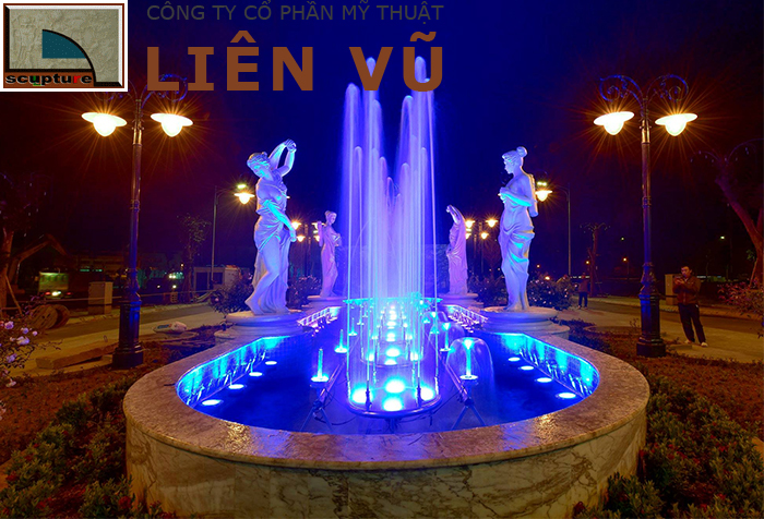 Cảnh quan đài phun nước sân vườn về đêm