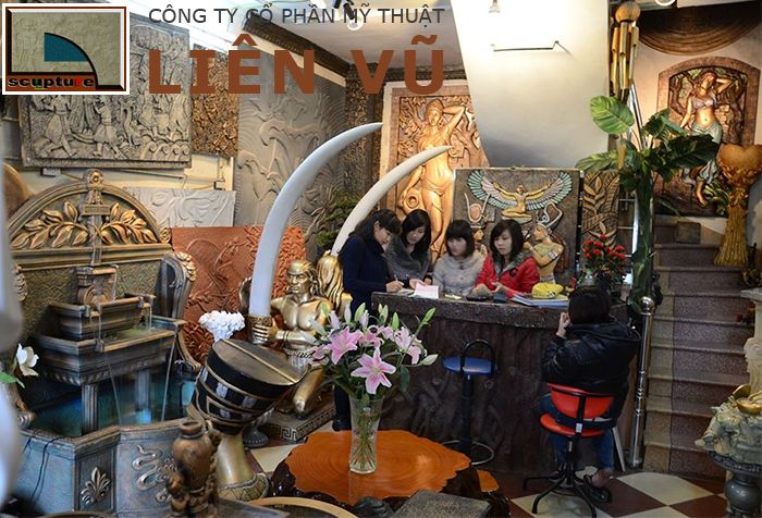 Cửa hàng giới thiệu, bán sản phẩm của công ty Cổ phần Mỹ thuật Liên Vũ