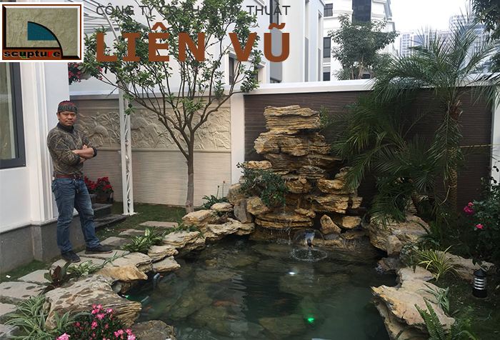 Đài phun kết hợp tiểu cảnh hồ cá trong sân vườn