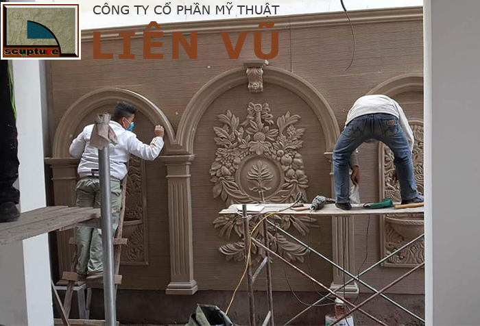 Đắp phù điêu hoa văn châu Âu đơn giản cho tường bao sân vườn