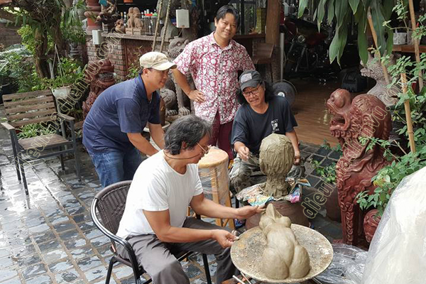 Tượng điêu khắc