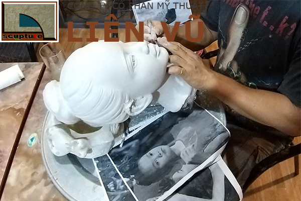 Điêu khắc chân dung cô gái