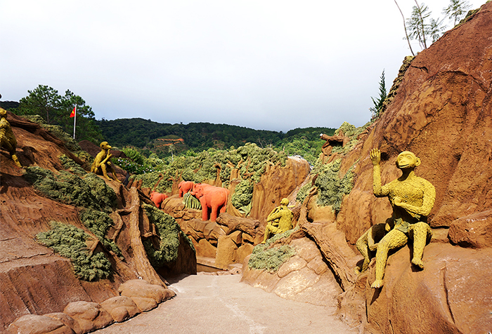 Đường hầm điêu khắc tại Đà Lạt