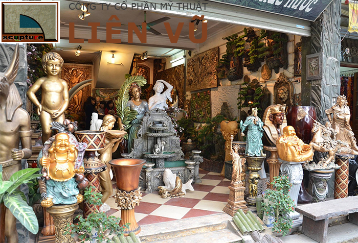 Góc nhỏ trong cửa hàng trưng bày, bán các sản phẩm điêu khắc composite