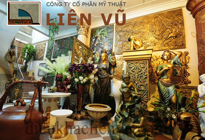 Góc nhỏ showroom trưng bày sản phẩm điêu khắc composite của Liên Vũ