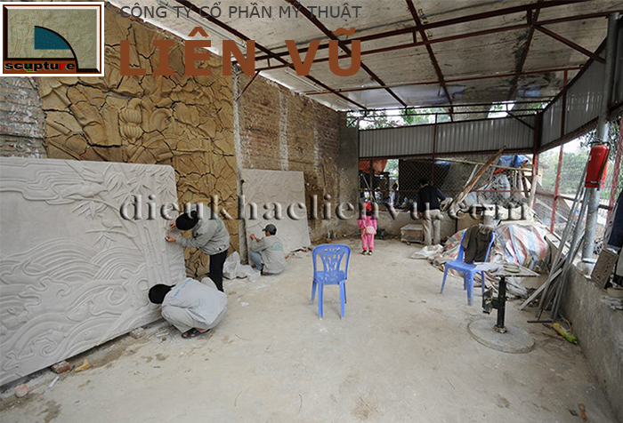 Góc nhỏ trong xưởng điêu khắc của Liên Vũ