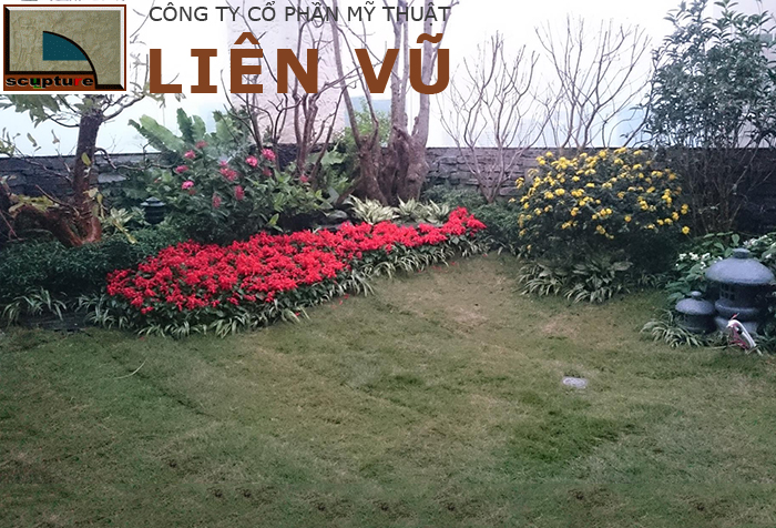 Khu vườn ngập tràn sắc hoa trên sân thượng