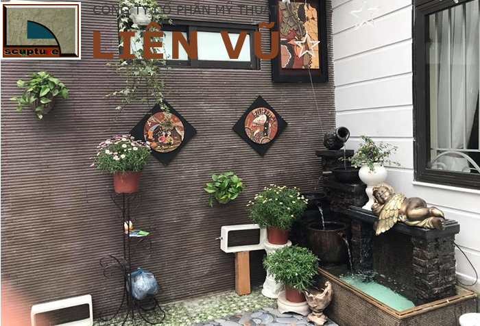 Mẫu đài nước nối tiếp nhỏ độc đáo với bình và tượng