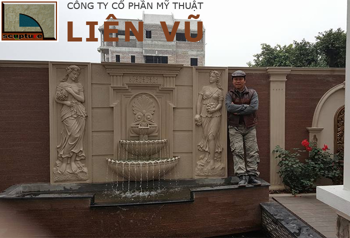 Phù điêu cô gái ôm hoa trong tiểu cảnh đài nước