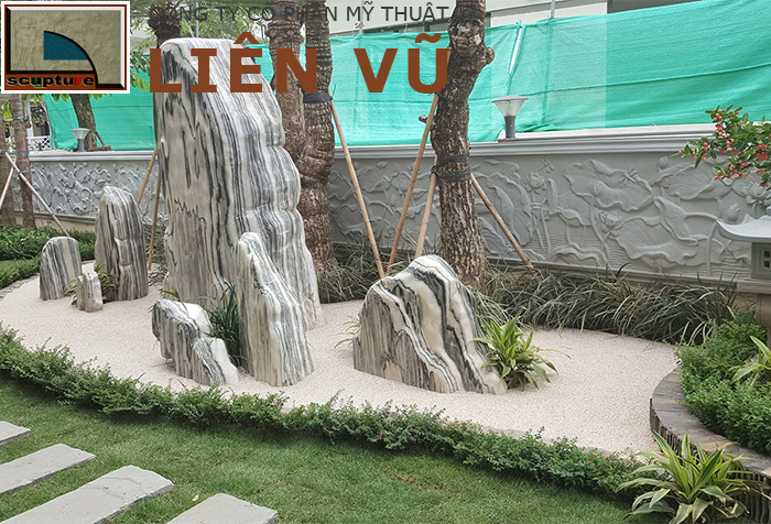 Phù điêu hoa lá sen ốp tường bao sân vườn