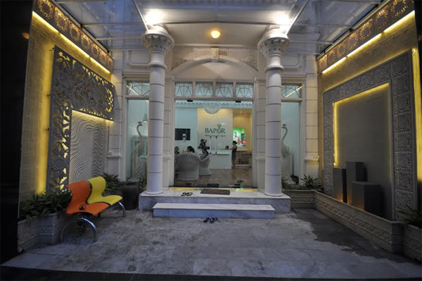 phù điêu trăng trí spa