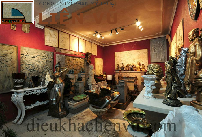Showroom trưng b&agrave;y sản phẩm của xưởng đi&ecirc;u khắc Li&ecirc;n Vũ