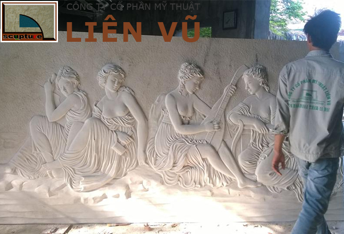 Tác phẩm tranh phù điêu 4 cô gái do Liên Vũ sản xuất