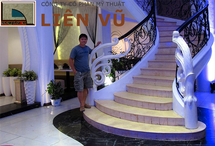 Tiểu cảnh cầu thang- tay nắm cầu thang composite