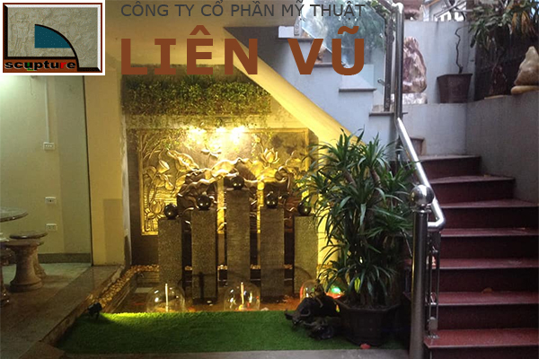 Tiểu cảnh đài phun nước độc đáo dưới gầm cầu thang