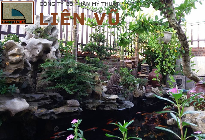 Tiểu cảnh hồ cá Koi thêm độc đáo với các yếu tố trang trí