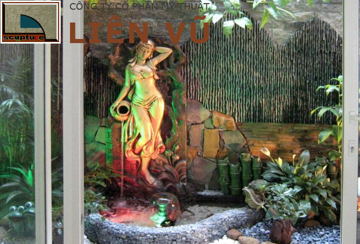 Tiểu cảnh phong thủy đẹp với phù điêu cô gái ôm bình