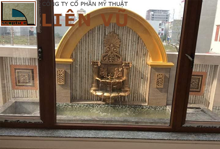 Tiểu cảnh thác nước tràn châu Âu ngoài ban công