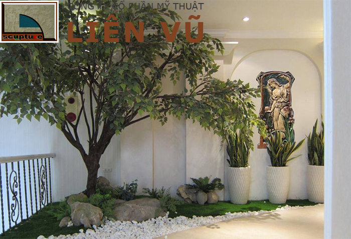 Tranh phù điêu cô gái trang trí kết hợp tiểu cảnh