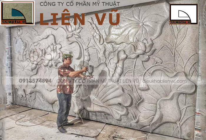 Tranh phù điêu sen đẹp, mới lạ nhờ tạo hình điêu khắc độc đáo