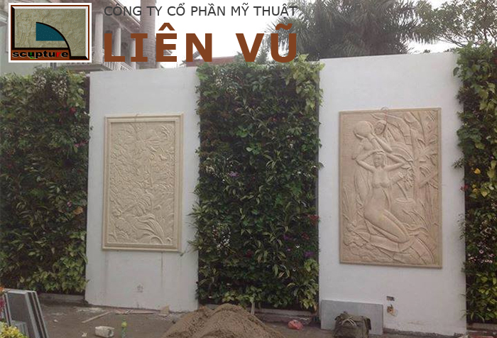 Tường bao sân vườn đẹp, đầy sáng tạo vơi sự kế hợp của cây xanh và phù điêu