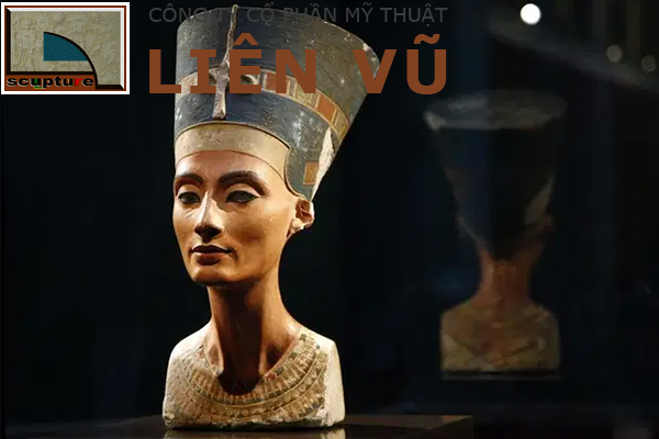tuong-chan-dung-nu-hoang-ai-cap-nefertiti