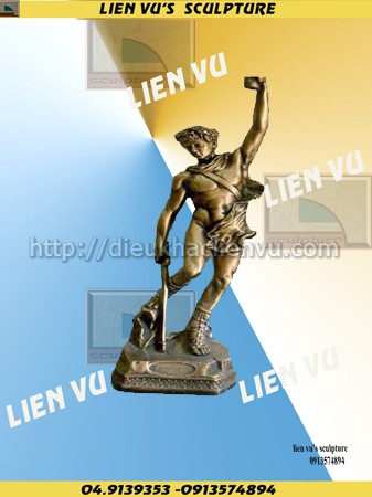 bức tượng chàng trai hi lạp