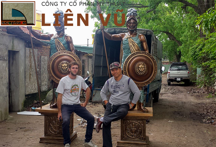 Tượng điêu khắc được sơn màu ấn tượng