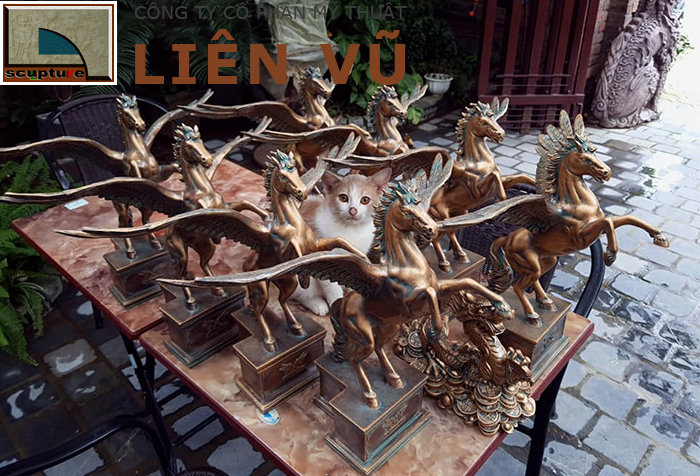 Tượng điêu khắc nhỏ