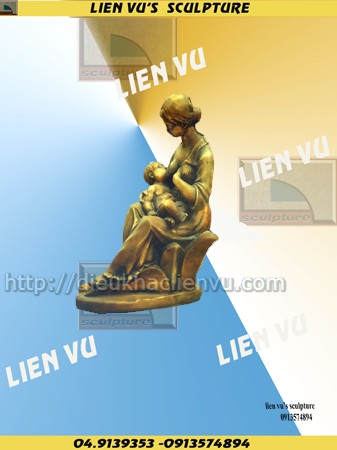 bức tượng mẹ cho con bú