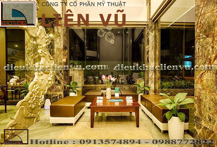 Vách ngăn độc đáo trong không gian nội thất với phù điêu sen