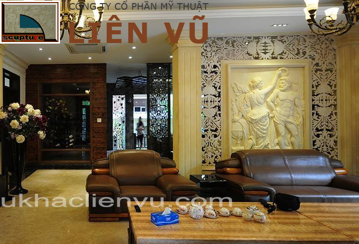 Vách ngăn độc đáo với phù điêu châu Âu