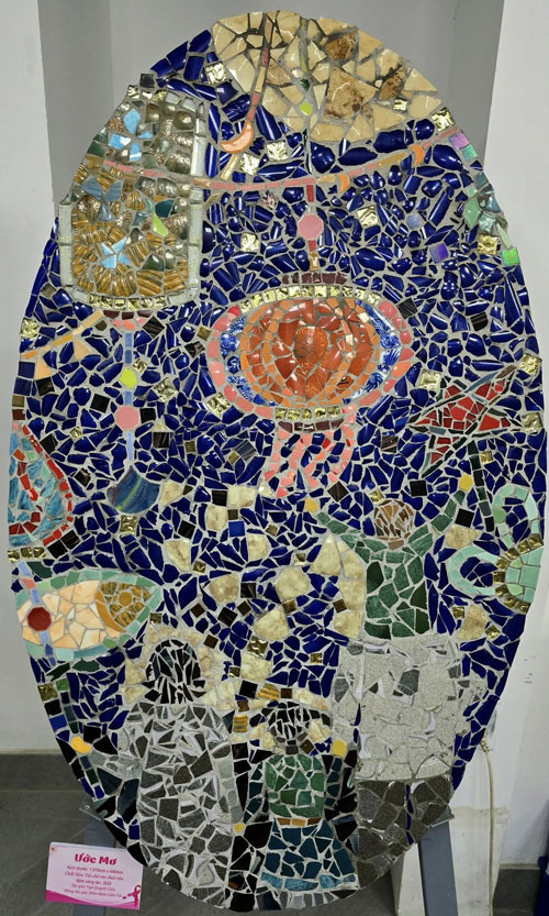 bức tranh ước mơ được làm từ rác thải rắn