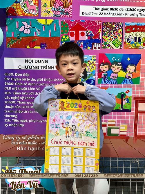 Họa sỹ nh&iacute;  bắt tay v&agrave;o s&aacute;ng tạo Lịch tết 2026 2