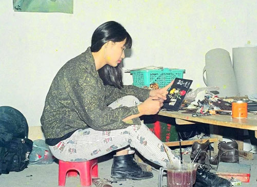 Họa sĩ Quỳnh Li&ecirc;n đam m&ecirc; t&aacute;i chế vải từ khi c&ograve;n trẻ