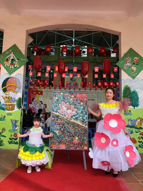 C&ocirc; tr&ograve; trường mầm non Ph&uacute;c L&yacute;