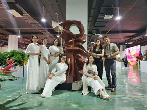 Tác phẩm kỷ niệm 80 năm thành tựu đất nước