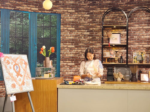 họa sĩ Ngô Quỳnh Liên tại Chương trình "Café sáng" VTV 3