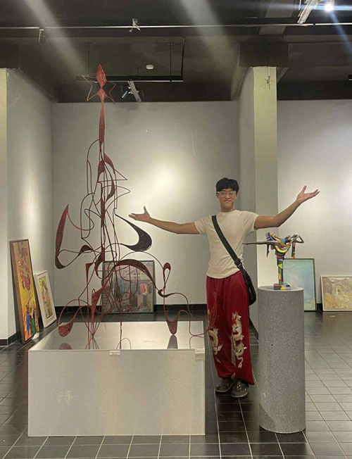 nhà điêu khắc Nguyễn Văn An tại triển lãm KHÚC GIAO THOA - KHỞI - HOÀ - SINH #2