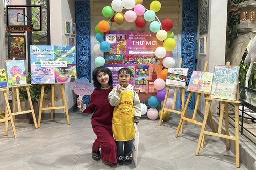 B&eacute; bi c&ugrave;ng họa sĩ Đ&agrave;o Yến Quỳnh