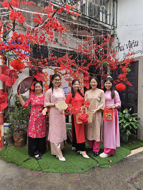 khai xu&acirc;n tại CT CP mỹ thuật Li&ecirc;n Vũ