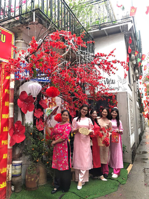 khai xu&acirc;n tại CT CP mỹ thuật Li&ecirc;n Vũ