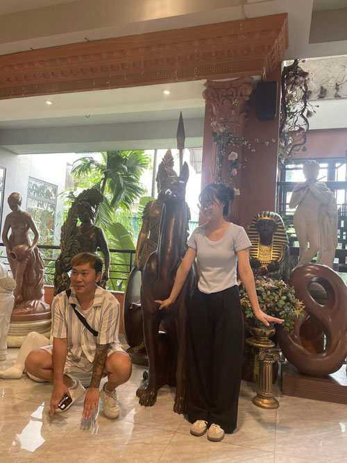 tập thể c&ocirc;ng ty Li&ecirc;n Vũ đ&oacute;n kh&aacute;ch nh&acirc;n dịp giỗ tổ H&ugrave;ng Vương