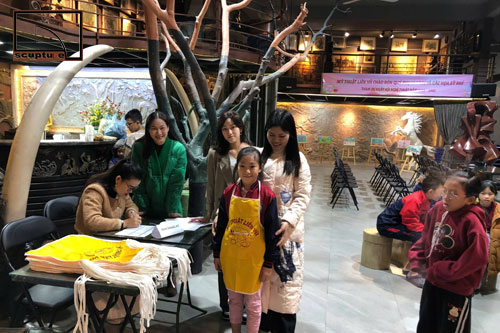 Khai giảng lớp mỹ thuật Nh&iacute; tại C&ocirc;ng ty CP mỹ thuật Li&ecirc;n Vũ