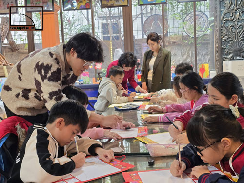 H&igrave;nh ảnh lớp học của c&aacute;c họa sĩ nh&iacute; 