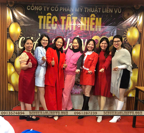 c&aacute;n bộ nh&acirc;n vi&ecirc;n Đi&ecirc;u Khắc Li&ecirc;n Vũ trong buổi tiệc tất ni&ecirc;n